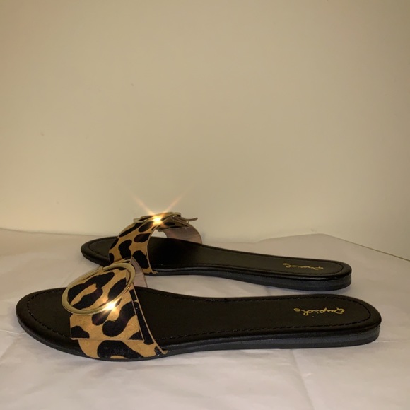 ‼️⚠️ MUST GO Size 6 Leopard Slide Sandals - Picture 5 of 7